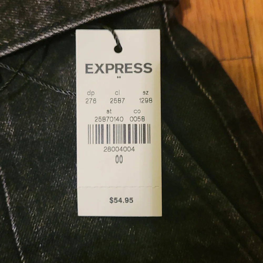 00 Super High Rise Black Jean Shortie from Express - Picture 3 of 4